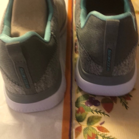 NWT Sketchers grey sport memory foam sneakers. size 9 wide - Picture 4 of 7